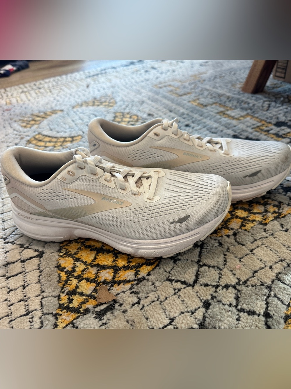 Brooks Women’s Ghost 15 Running Shoes in Light Gray/White